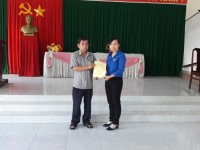 Tổ chức trao danh sách Đoàn viên ưu tú cho cấp ủy Đảng nhân dịp kỷ niệm 90 năm Ngày thành lập Đoàn TNCS Hồ Chí Minh
